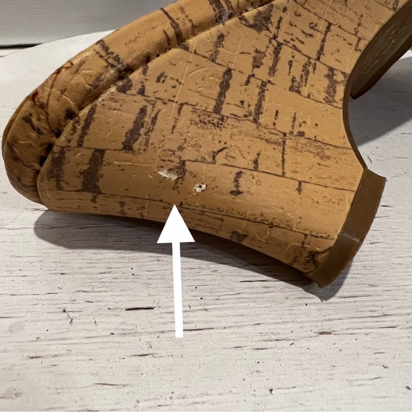 Cinderella of Boston Gold Grommeted Cork Wedge Heels.  Size 3. - Picture 9 of 9